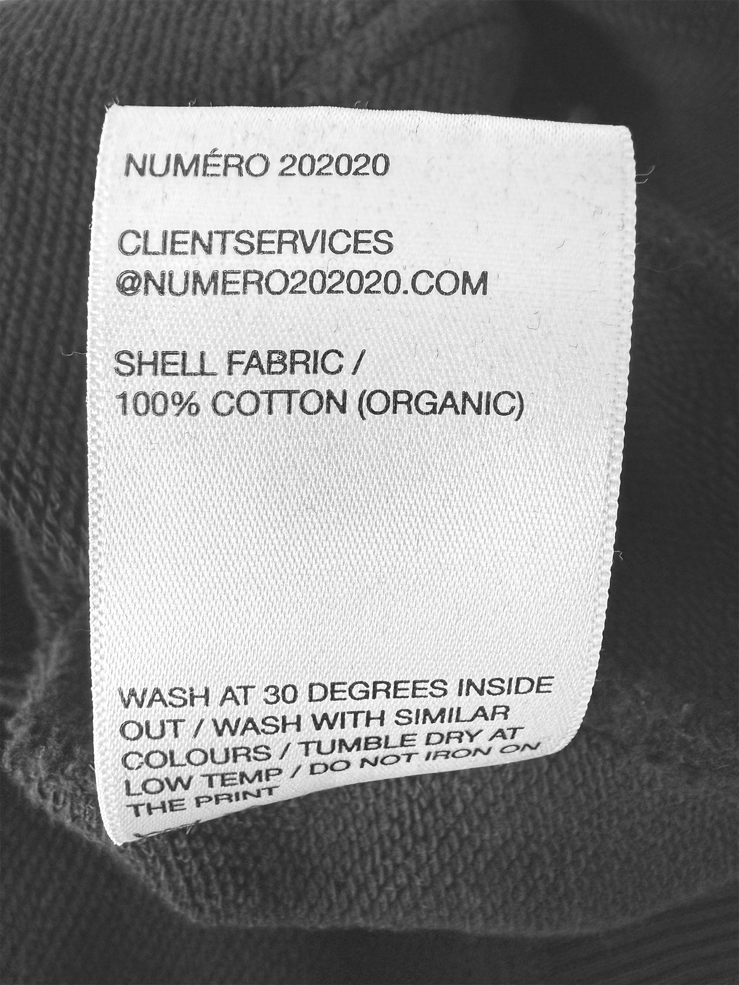 HOODIE OVERSIZED NR. 006 | schwarz mit weißem Logo