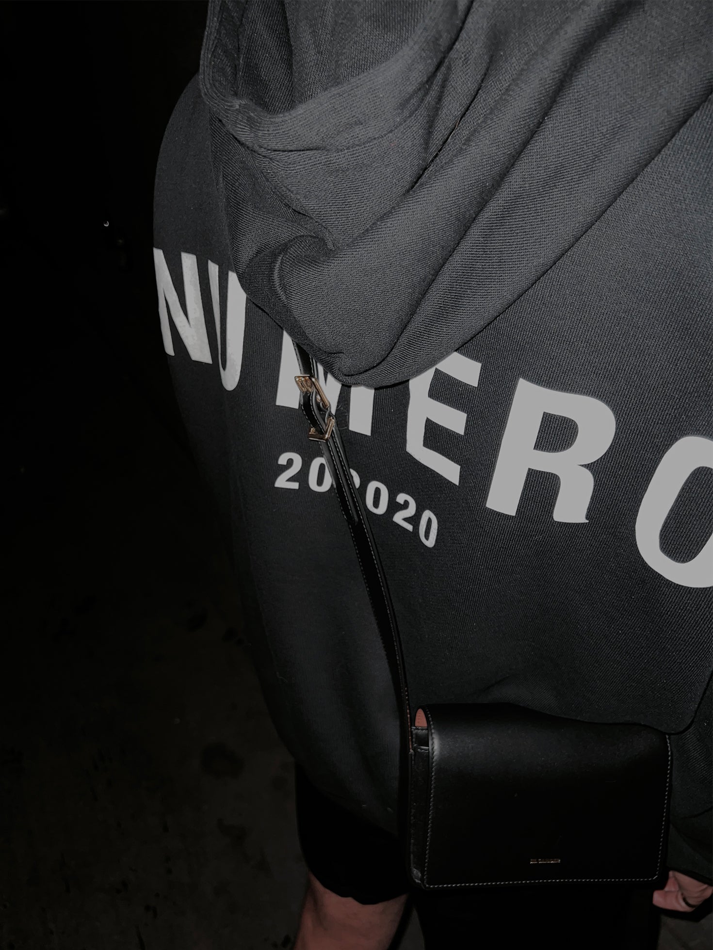 HOODIE OVERSIZED NR. 006 | schwarz mit weißem Logo