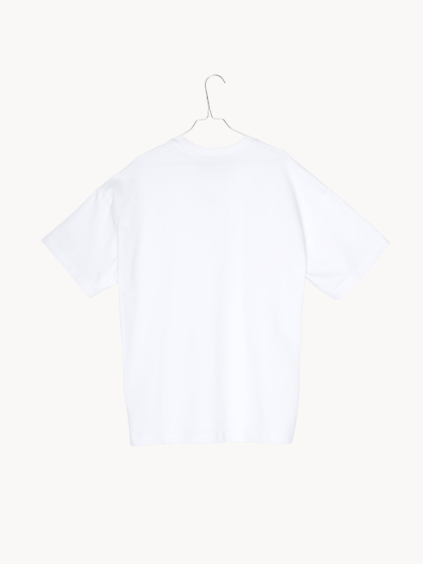 T-SHIRT NR. 002 | weiß mit kleinem schwarzen Logo