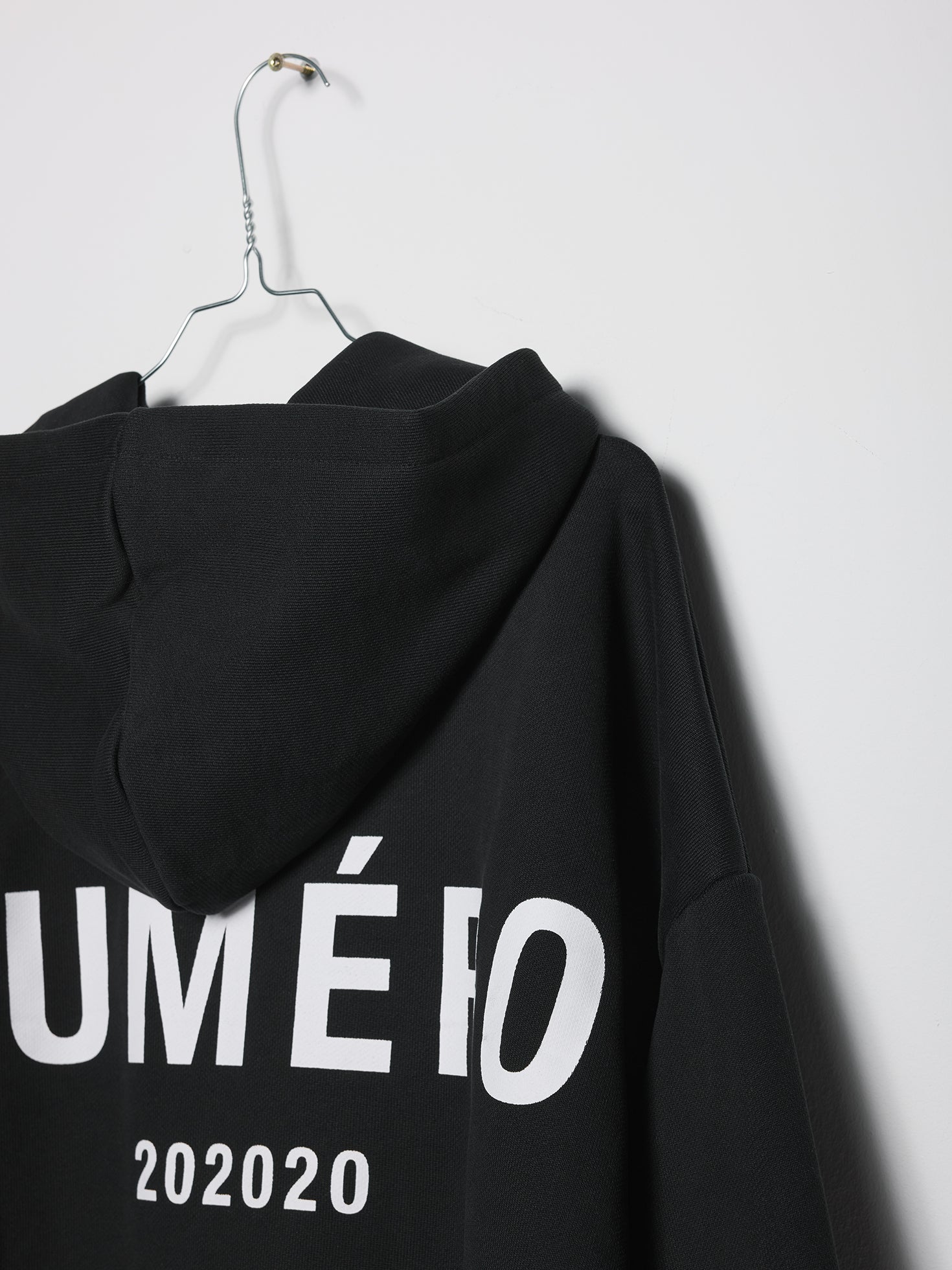 HOODIE OVERSIZED 006 black with white logo – NUMÉRO202020