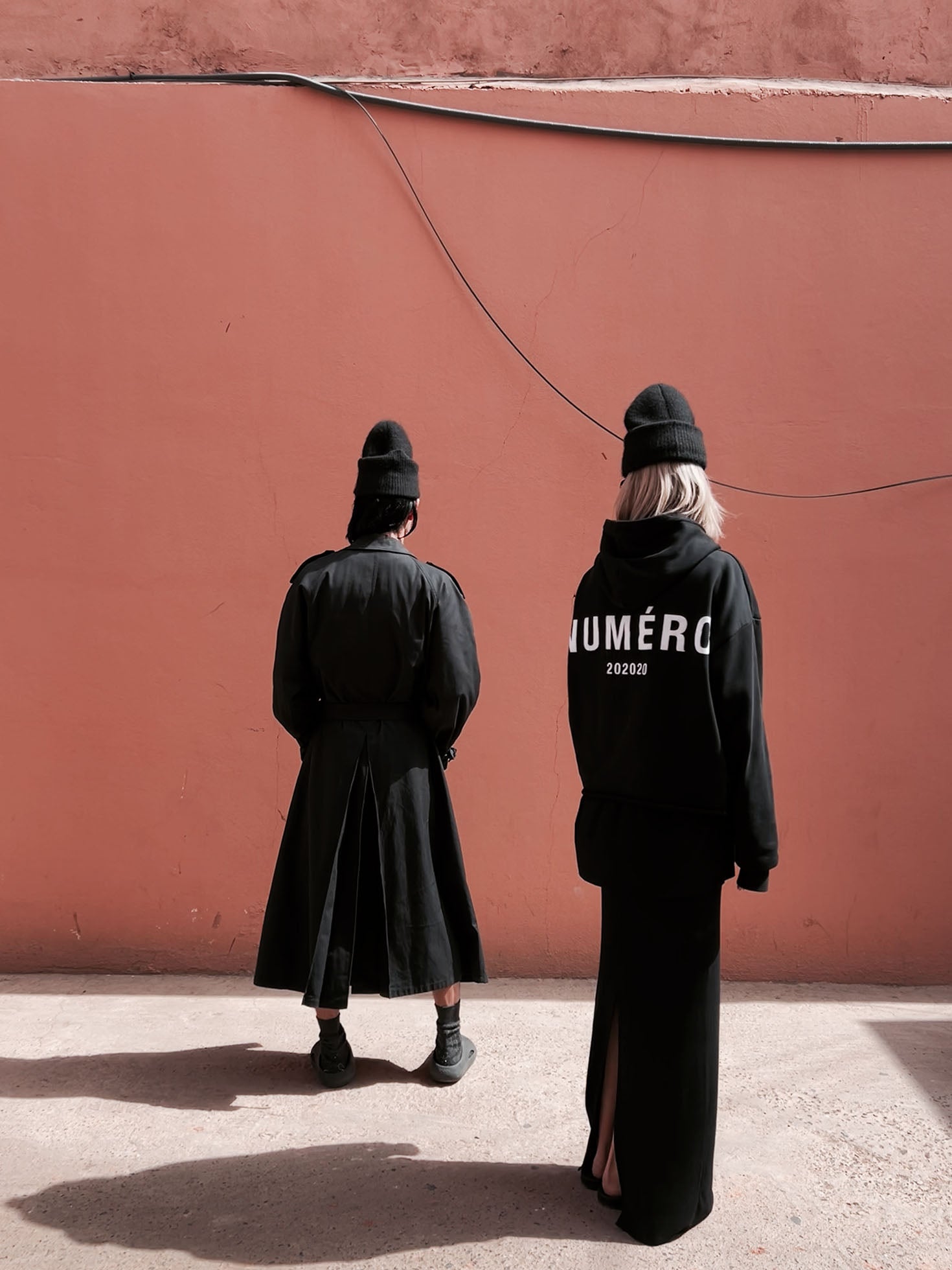 HOODIE OVERSIZED NR. 006 | schwarz mit weißem Logo