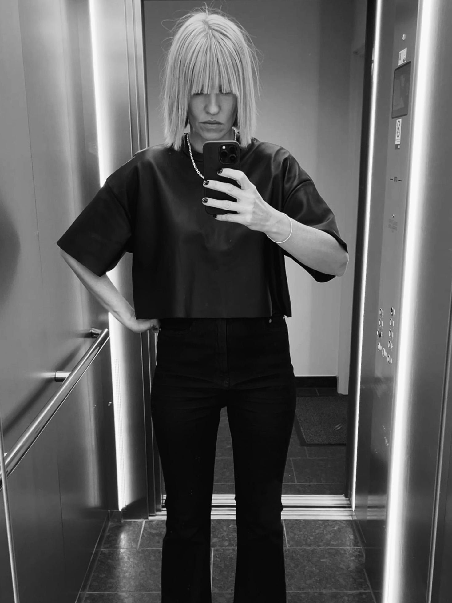 T-SHIRT LEDER CROPPED NR. 004 | schwarz