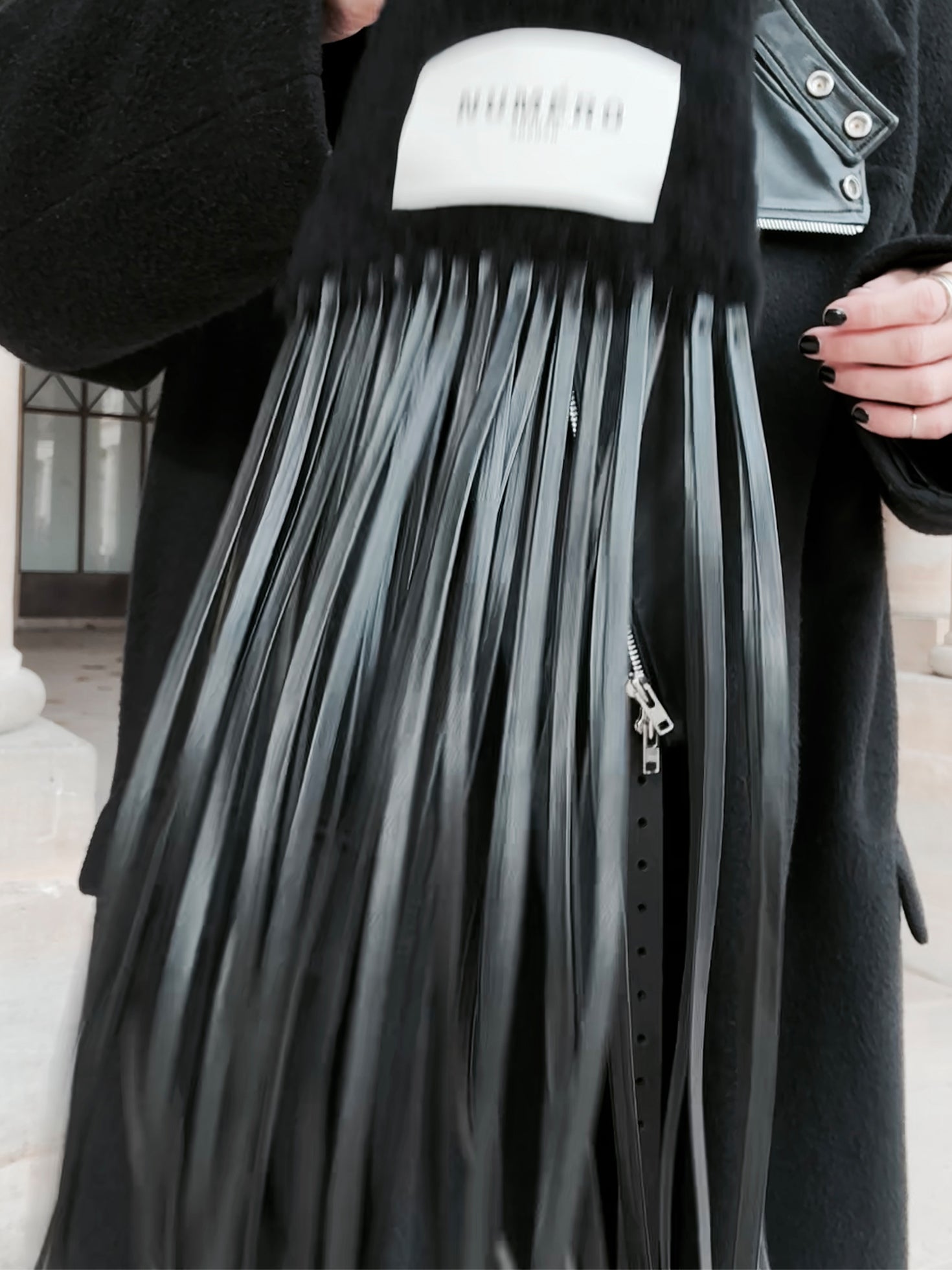 SCARF WITH FRINGES NO. 041 | black