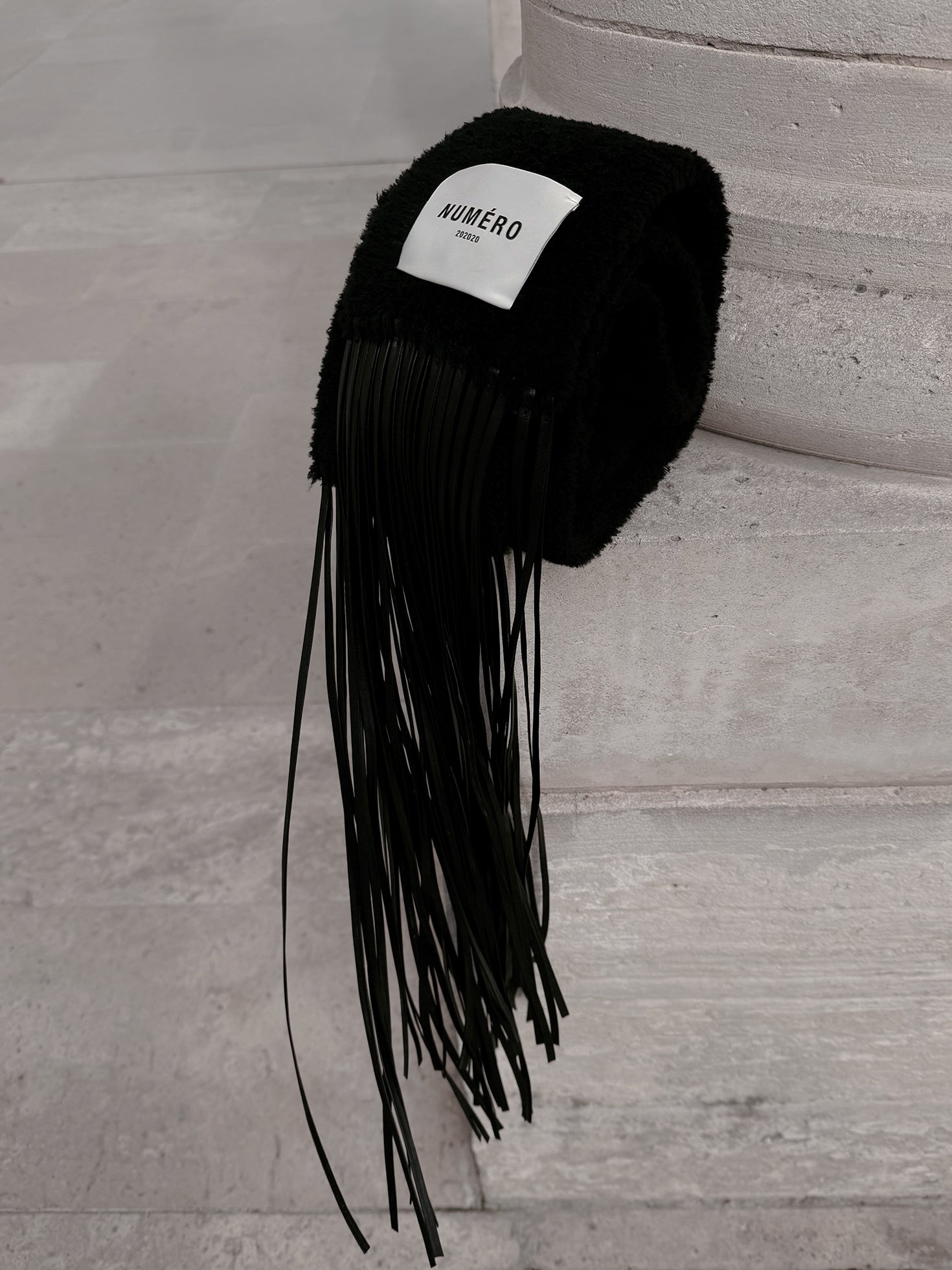 SCARF WITH FRINGES NO. 041 | black